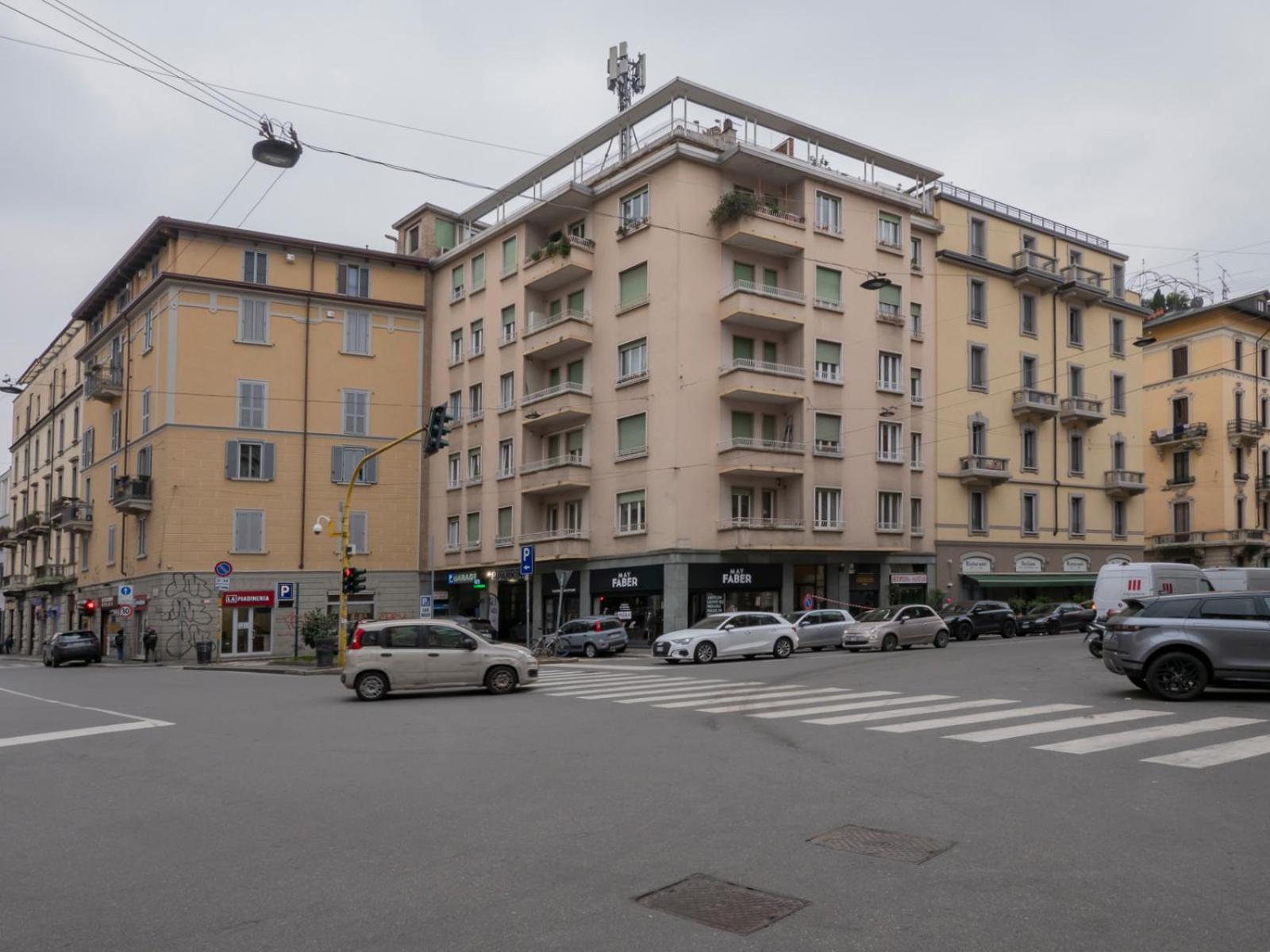 Spacious 2bdr With Balcony Arco-sempione Area, By Rentopolis * Mailand