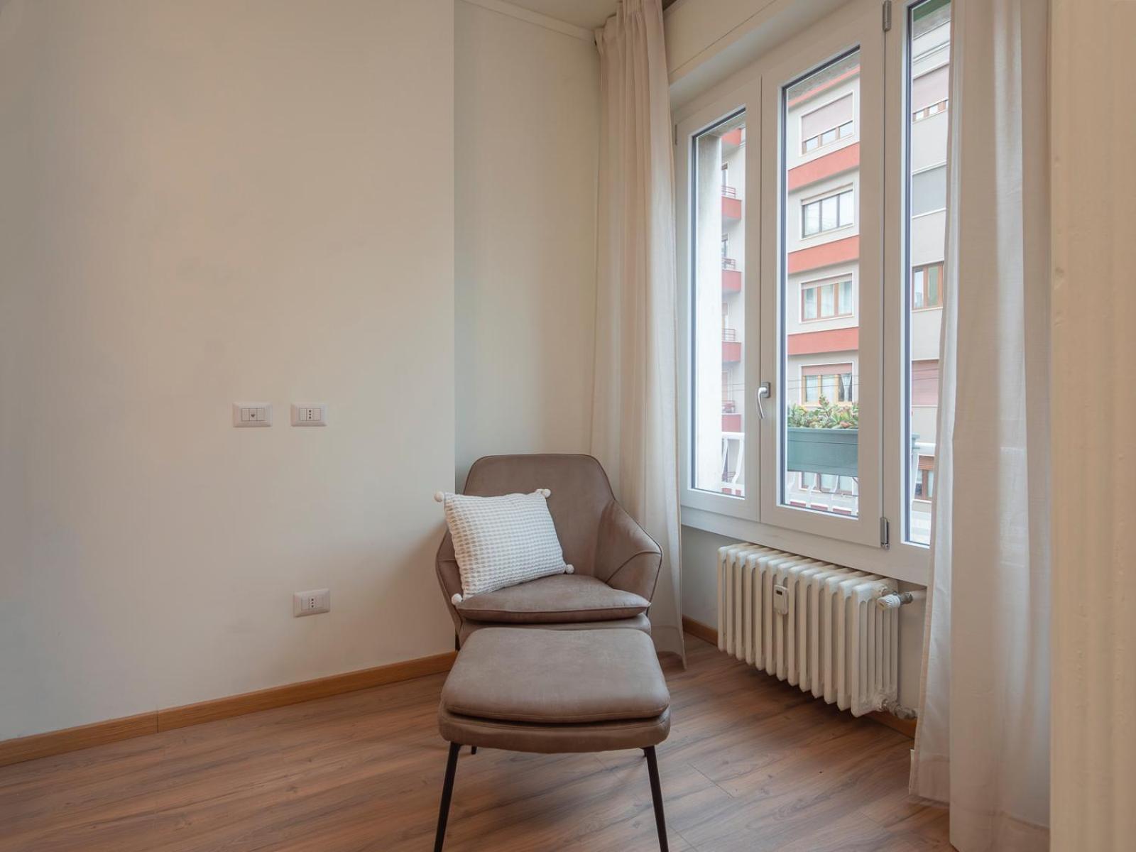 Spacious 2bdr With Balcony Arco-sempione Area, By Rentopolis Mailand