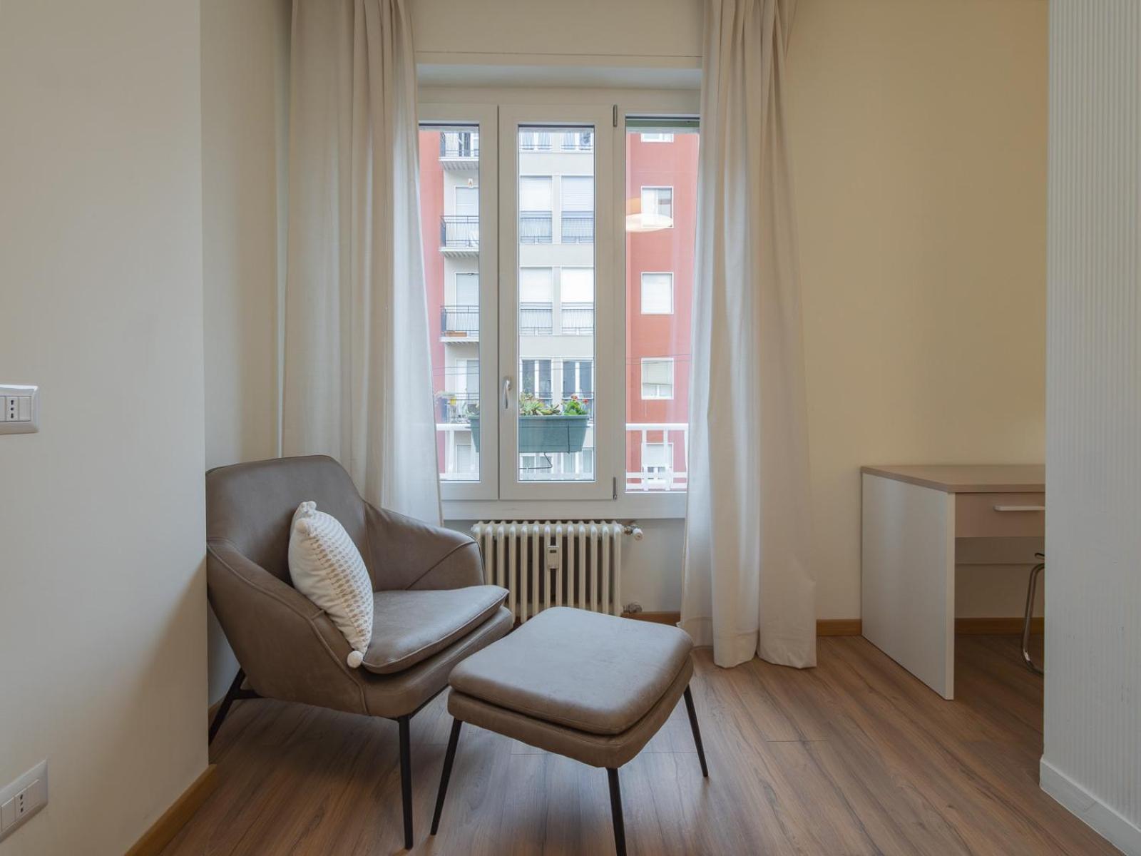 Spacious 2bdr With Balcony Arco-sempione Area, By Rentopolis Apartment Mailand